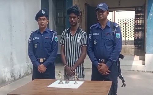 বেলকুচি মন্দির থেকে চুরি হওয়া পিতলের প্রতিমা ও স্বর্ণ উদ্ধার, এক গ্রেফতার