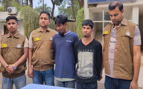 ঢাকা-সিলেট মহাসড়কে ডাকাতি: তিনজন গ্রেফতার, অস্ত্রসহ টাকা উদ্ধার