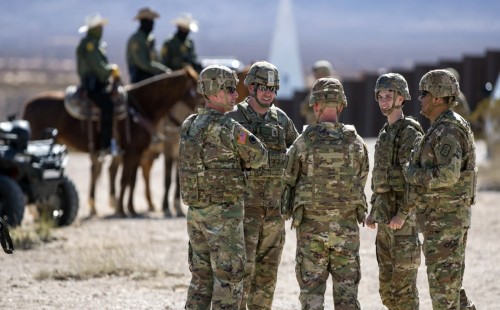 যুক্তরাষ্ট্রের দক্ষিণ সীমান্তে ৩ হাজার সেনা মোতায়েন, মেক্সিকো সীমান্তে নিরাপত্তা বৃদ্ধি
