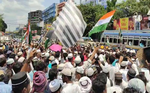 ভারতে নতুন ওয়াকফ আইন: কলকাতায় বিশাল বিক্ষোভ, রাজ্যজুড়ে প্রতিবাদ