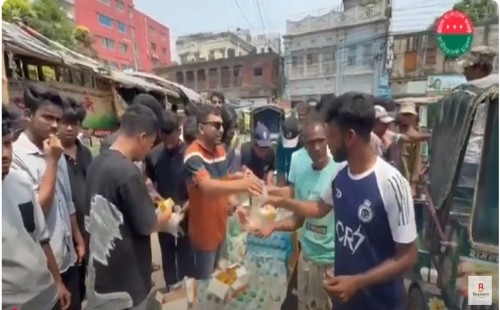 রাজশাহীতে ছাত্রদলের মানবিক কর্মসূচি: তীব্র তাপদাহে পানি ও স্যালাইন বিতরণ