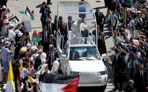 প্রয়াত পোপ ফ্রান্সিসের গাড়ি গাজার শিশুদের জন্য ভ্রাম্যমাণ ক্লিনিকে রূপান্তরিত