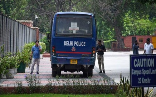 ভারতের ১০০টিরও বেশি স্কুলে বোমা হামলার হুমকি, দিল্লি ও বেঙ্গালুরুতে তল্লাশি