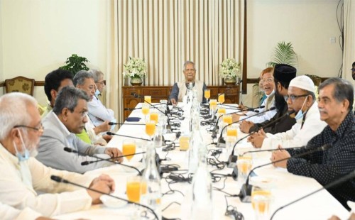 চার রাজনৈতিক দলের সঙ্গে প্রধান উপদেষ্টা ড. ইউনূসের বৈঠক