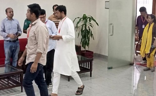 ইসিতে এনসিপির কাগজপত্র জমা, নিবন্ধনের অপেক্ষায় দলটি