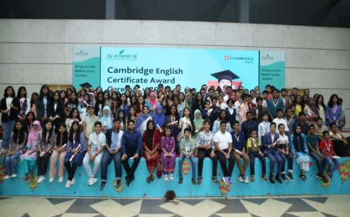 কেমব্রিজ ইংলিশ সার্টিফিকেট অ্যাওয়ার্ড সেরিমনি ২০২৫: ৬৮৮ শিক্ষার্থীর হাতে আন্তর্জাতিক সনদ