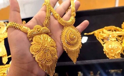 বাংলাদেশে স্বর্ণের দাম বৃদ্ধি: ২২ ক্যারেটের এক ভরি স্বর্ণের দাম ২ লাখ ১৩ হাজার ৭১৯ টাকা