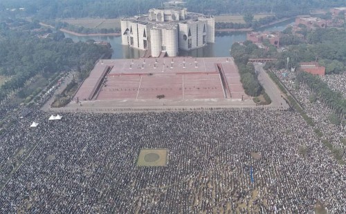 খালেদা জিয়ার জানাজায় জনসমুদ্র: মোস্তফা সরয়ার ফারুকীর ঐতিহাসিক প্রতিক্রিয়া