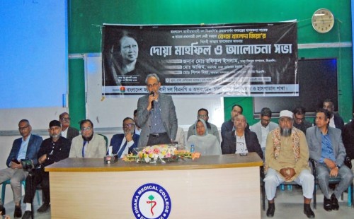 গণতন্ত্র এখনো নিরাপদ নয়, পেছনের দরজা দিয়ে ক্ষমতা দখলের চক্রান্ত চলছে: ডা. রফিক