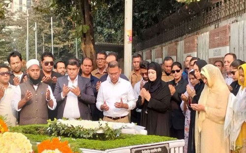 আরাফাত রহমান কোকোর ১১তম মৃত্যুবার্ষিকী: বনানীতে ছোট ভাইয়ের কবরে তারেক রহমানের অশ্রুসিক্ত শ্রদ্ধা