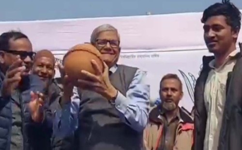 মির্জা ফখরুলকে মাটির ব্যাংক উপহার: ১৯০০ থেকে ২০২৬ রাজনীতির পূর্ণাঙ্গ বিশ্লেষণ