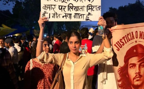 ছাত্র আন্দোলনের পর ভারতে অনলাইনে চরম সাইবার হেনস্তার শিকার নারী বিক্ষোভকারীরা