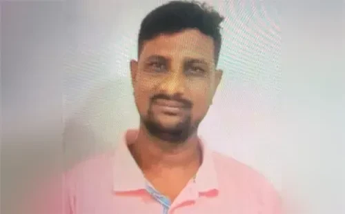 খুলনার শীর্ষ সন্ত্রাসী আরমান ফরিদপুরে গ্রেপ্তার: যৌথ বাহিনীর অভিযানে উদ্ধার অস্ত্র